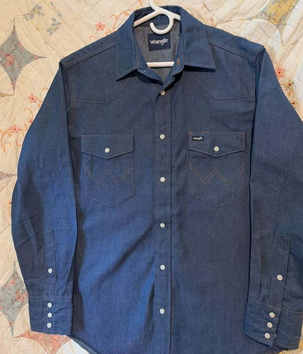 Wrangler Men's Cowboy Cut Long Sleeve Western Denim Snap Shirt 100% cotton - Picture 2 of 15